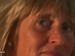 en videos caseros de maduras calientes la cocina: Latina en cuclillas y luego Amateur facialized video